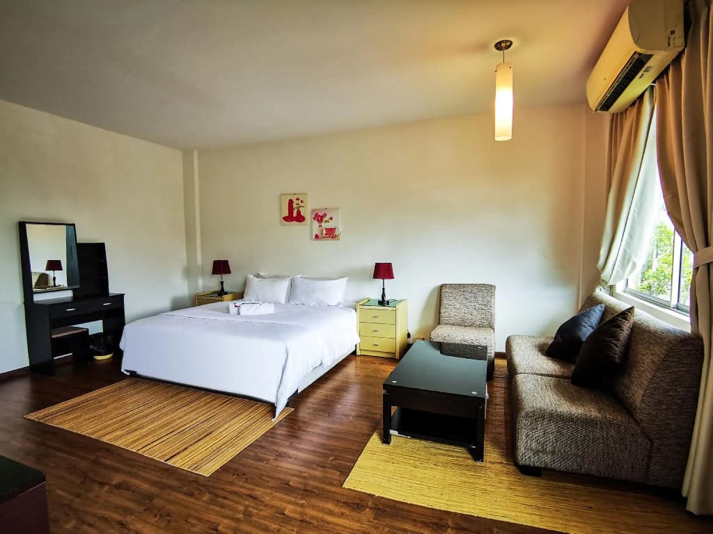 Natol Homestay - Kuching Home Penthouse Airport Road - photo 2