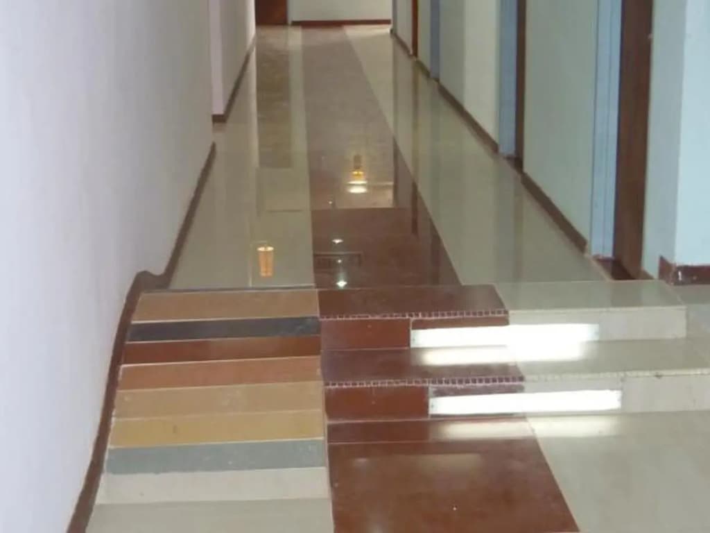 J & J Hotel - photo 8