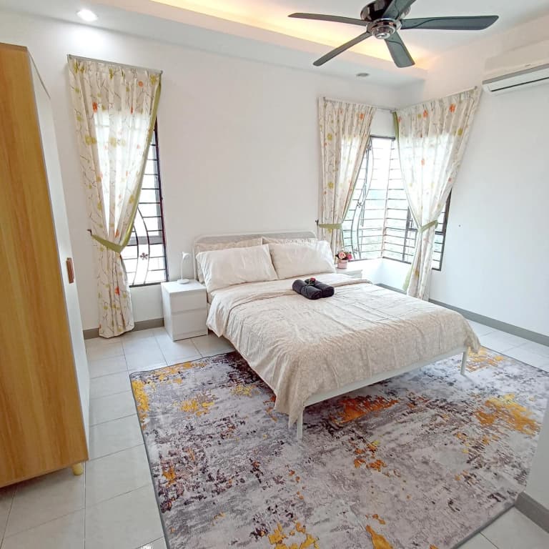 Tropika Homestay Bangi with 3 Bedrooms - photo 19