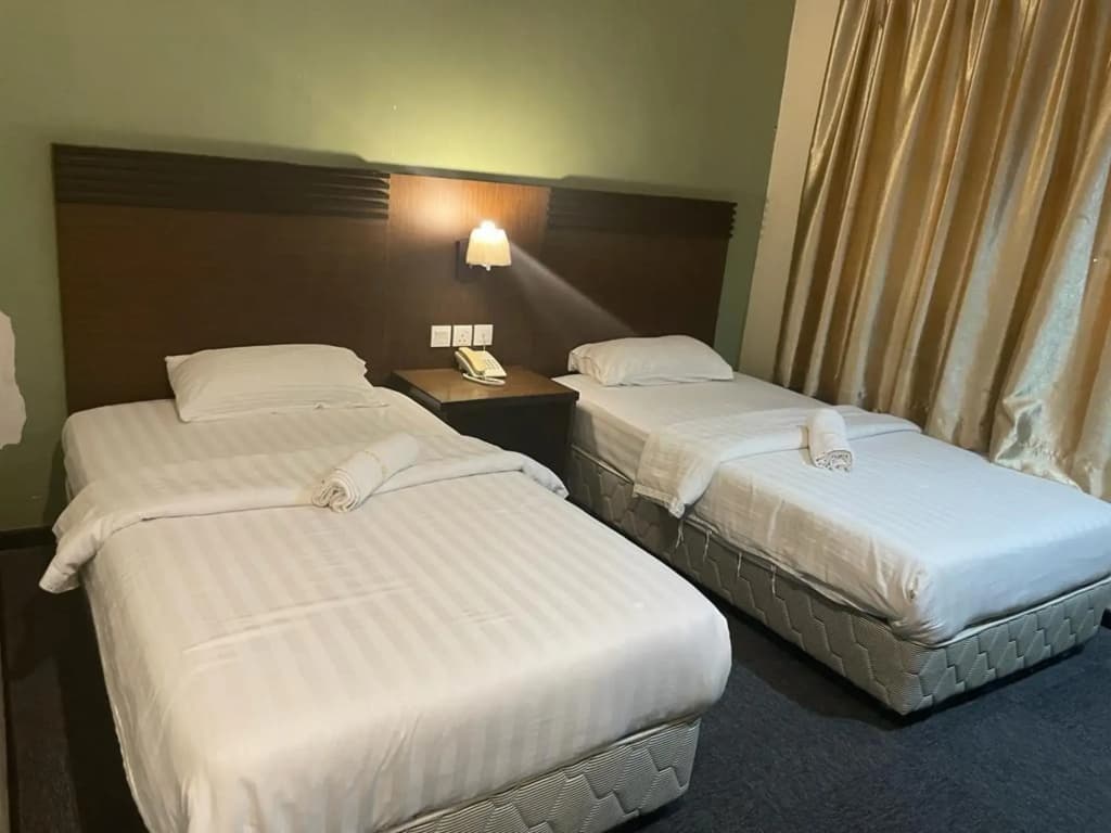 Queen Hotel - photo 3