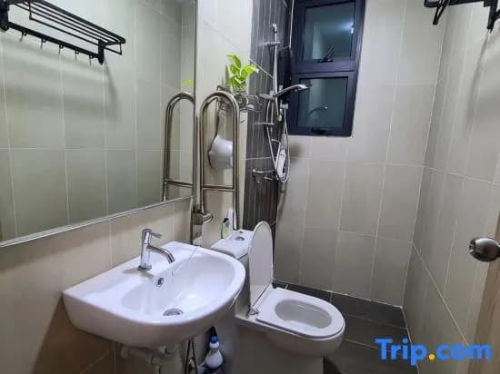 Classic Traditional Malay Designer 3 Bedroom Condo with KLCC View - photo 2