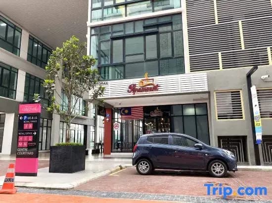 Icon6 Condo Conezion Ioi City Mall Putrajaya, Pool View - photo 3