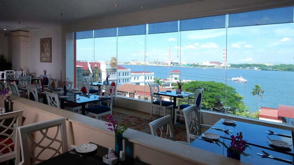 Berjaya Waterfront Hotel - photo 8