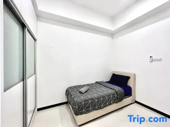 Jeff & Ricky Homestay 57@ 8pax Trinity Residence - photo 4
