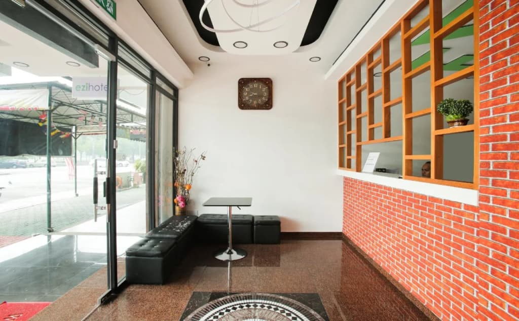OYO 89407 EZI Hotel - photo 13