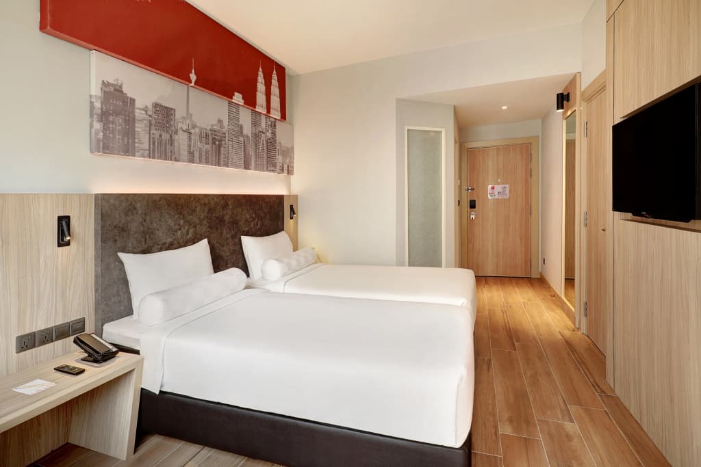 Ibis Kuala Lumpur City Centre Hotel - photo 3