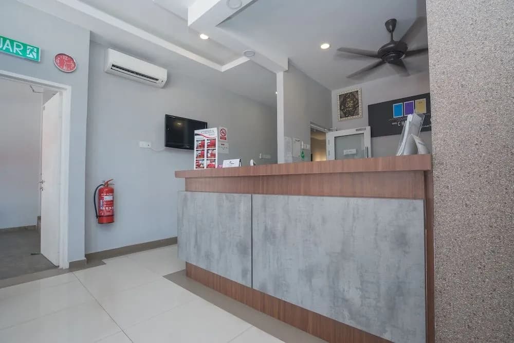 OYO 906 Happy 92 Hotel Lumut - photo 7
