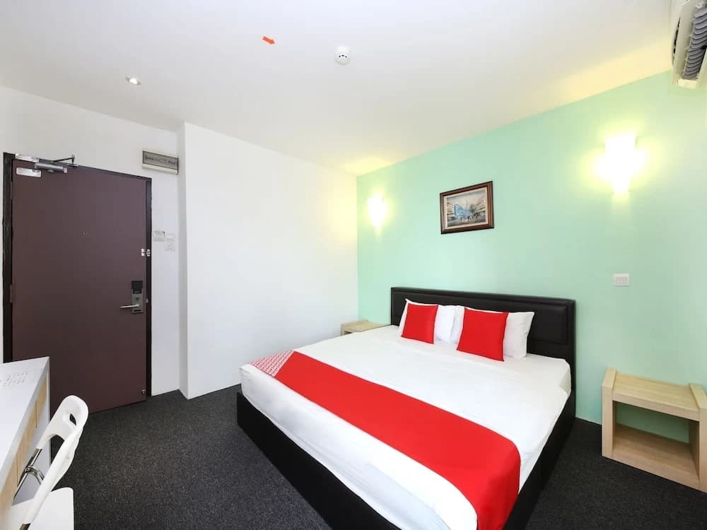 Marvelton Hotel by OYO Rooms - photo 4
