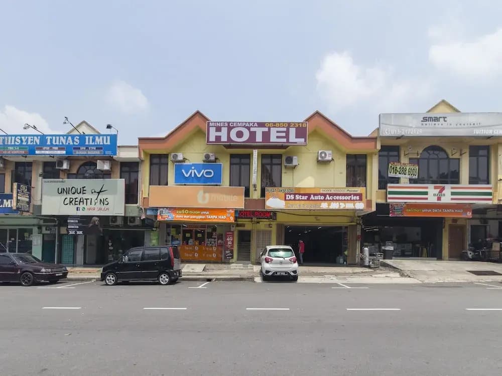 Mines Cempaka Hotel by OYO Rooms - photo 2