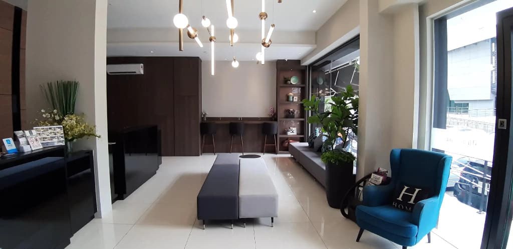 The Square Hotel - photo 2