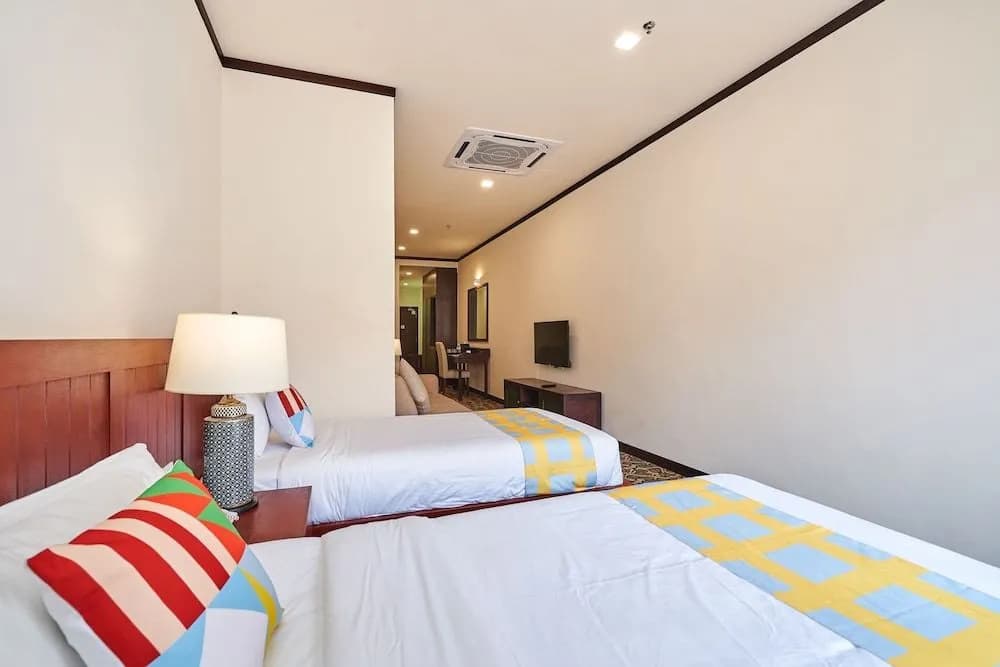 OYO Home 89377 The Platinum Suites - photo 3
