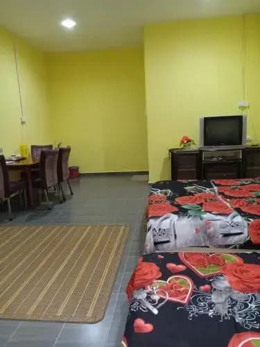 Merkang Guesthouse Pasir Puteh - photo 2