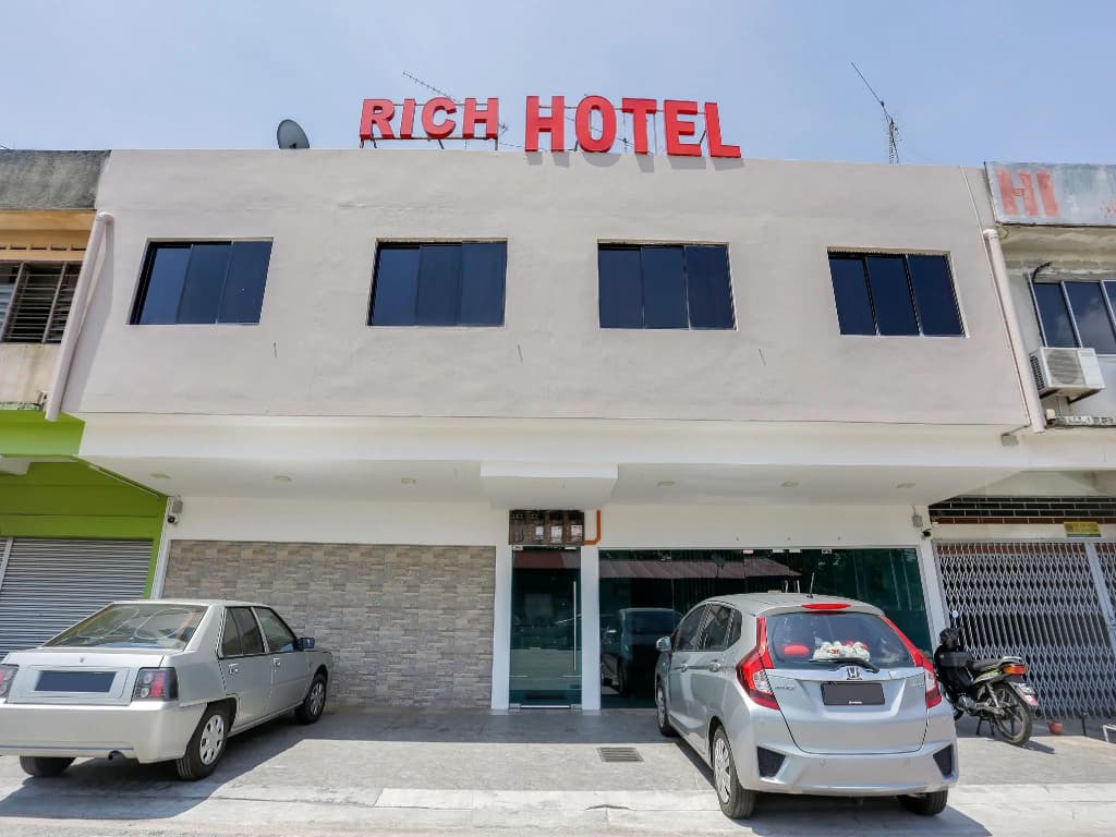 Super OYO 89495 Rich Hotel - photo 1