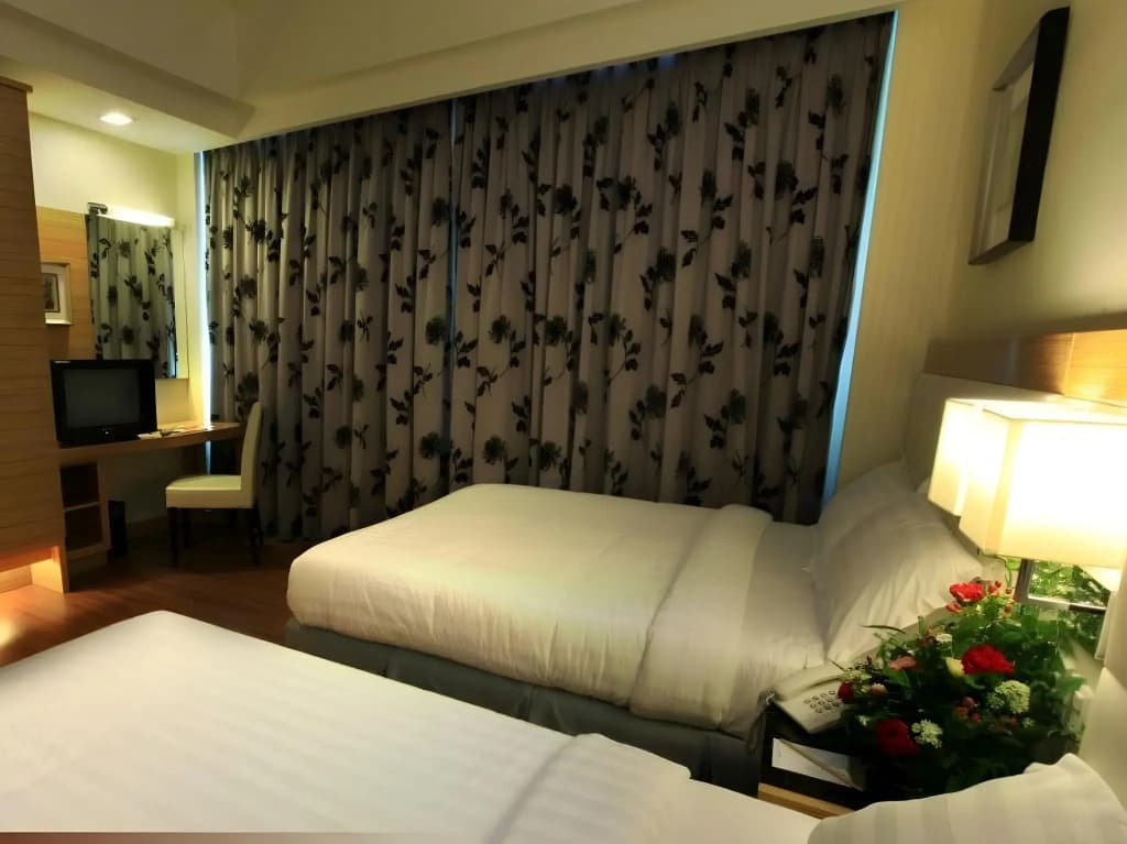 Crown Garden Hotel - photo 3