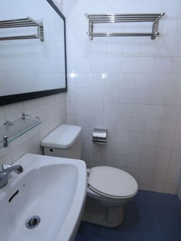 OYO 89627 Hotel Sarina - photo 9