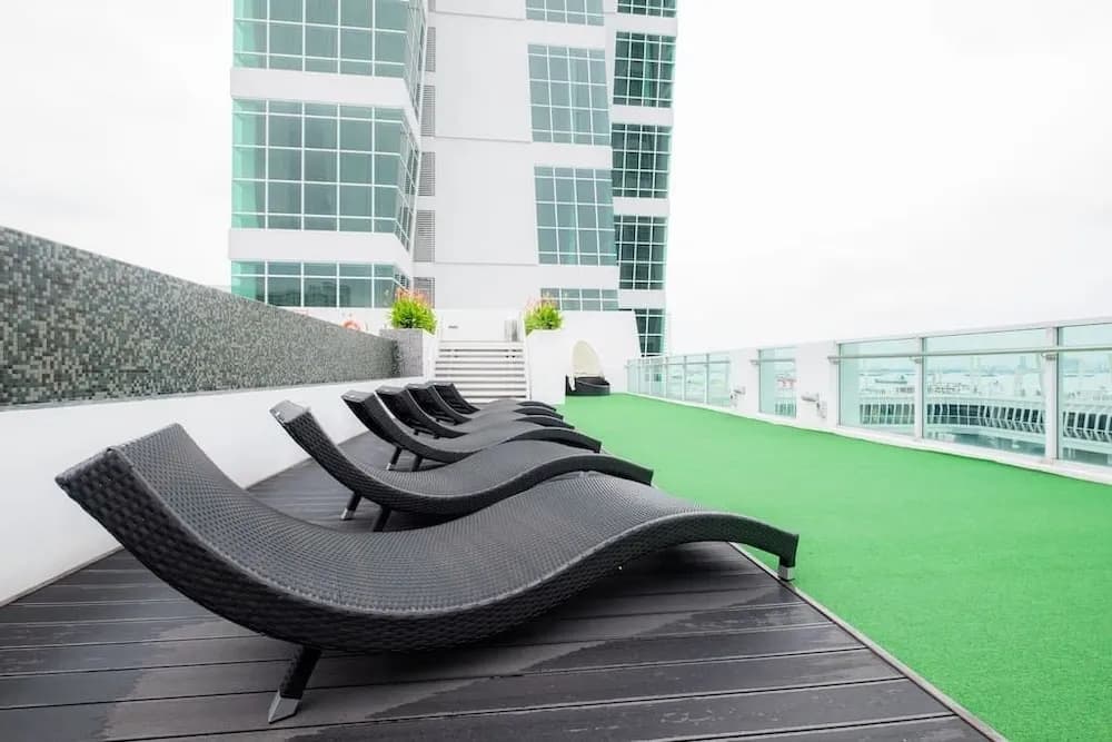 Seafront Duplex Suite at Georgetown - photo 42