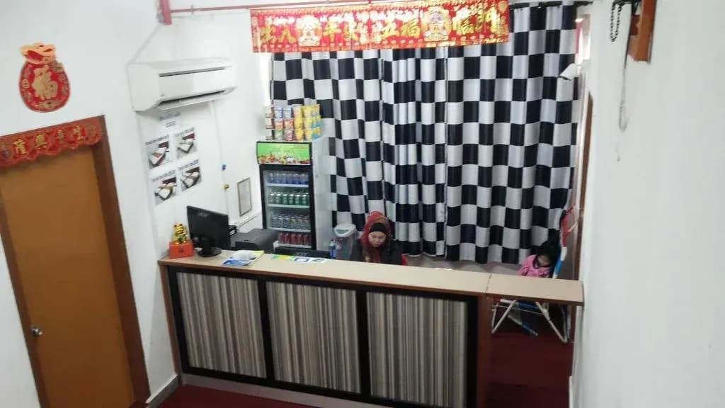 OYO 738 Hotel 81 - photo 10