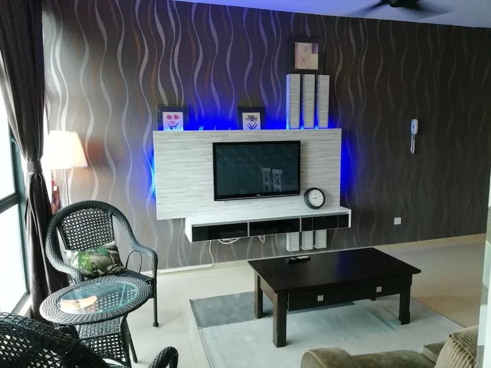 Lawang Suite 1 Bedroom Corner Apartment - photo 4