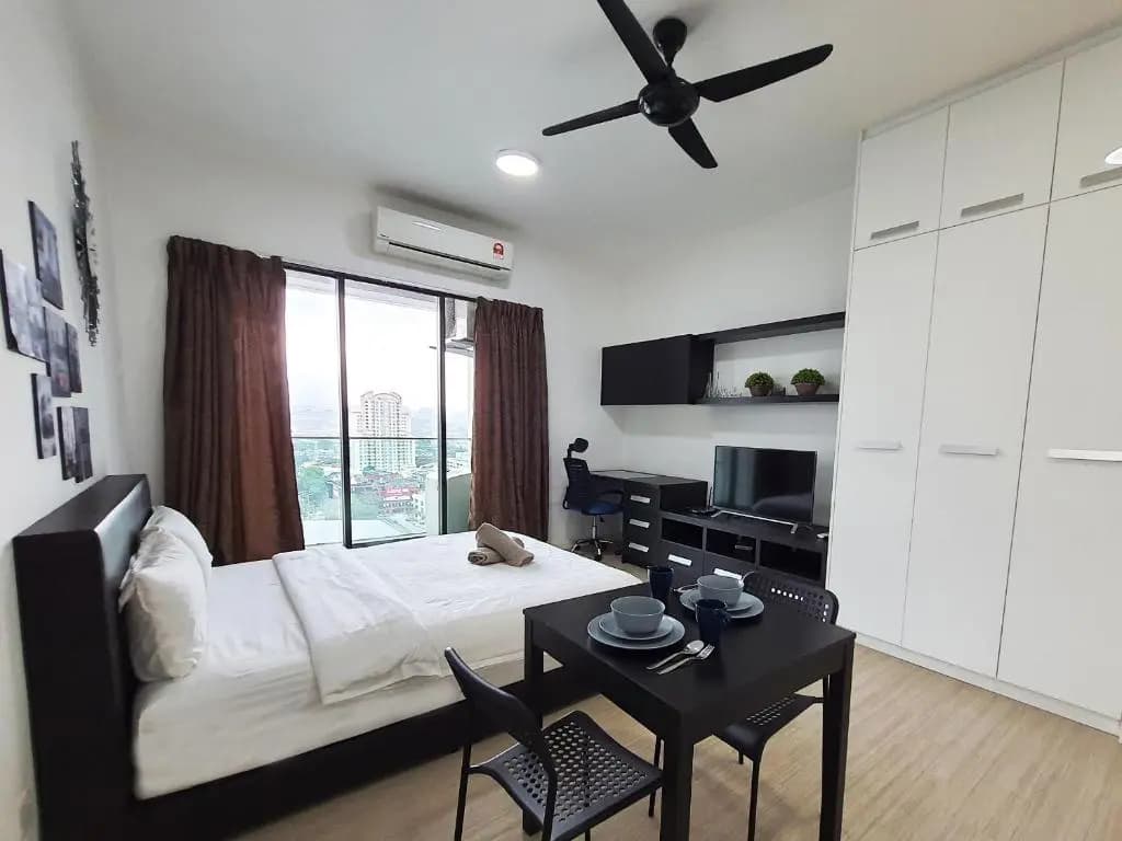 PJ The Grand by SkyLimit Suites - photo 4
