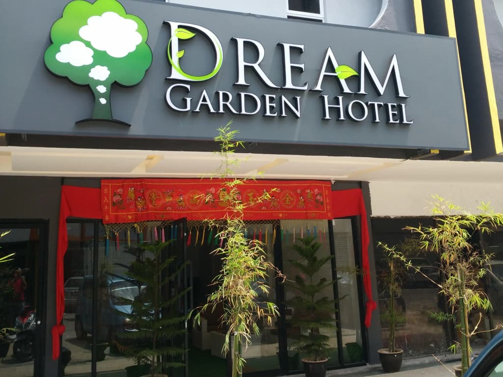 Dream Garden Hotel - photo 1