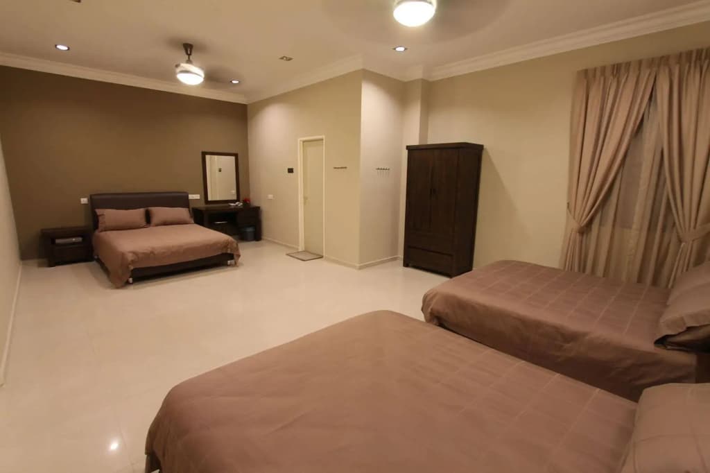 Ian's De Splendid Home - photo 3