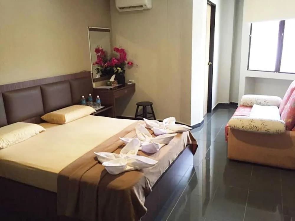 B+ Hotel - photo 4