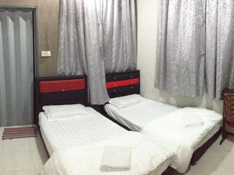 Anggun Beach Guest House Dungun - photo 2
