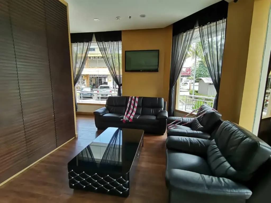 Grand Eastern Hotel Sdn Bhd ( 877519-A ) - photo 4