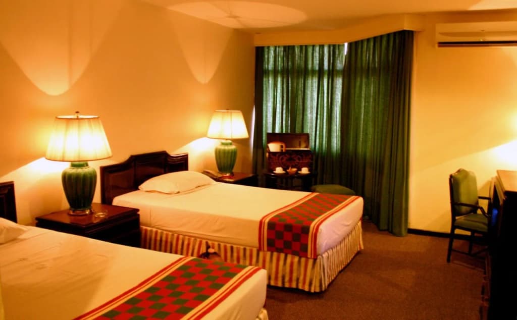 CentrePoint Hotel - photo 6