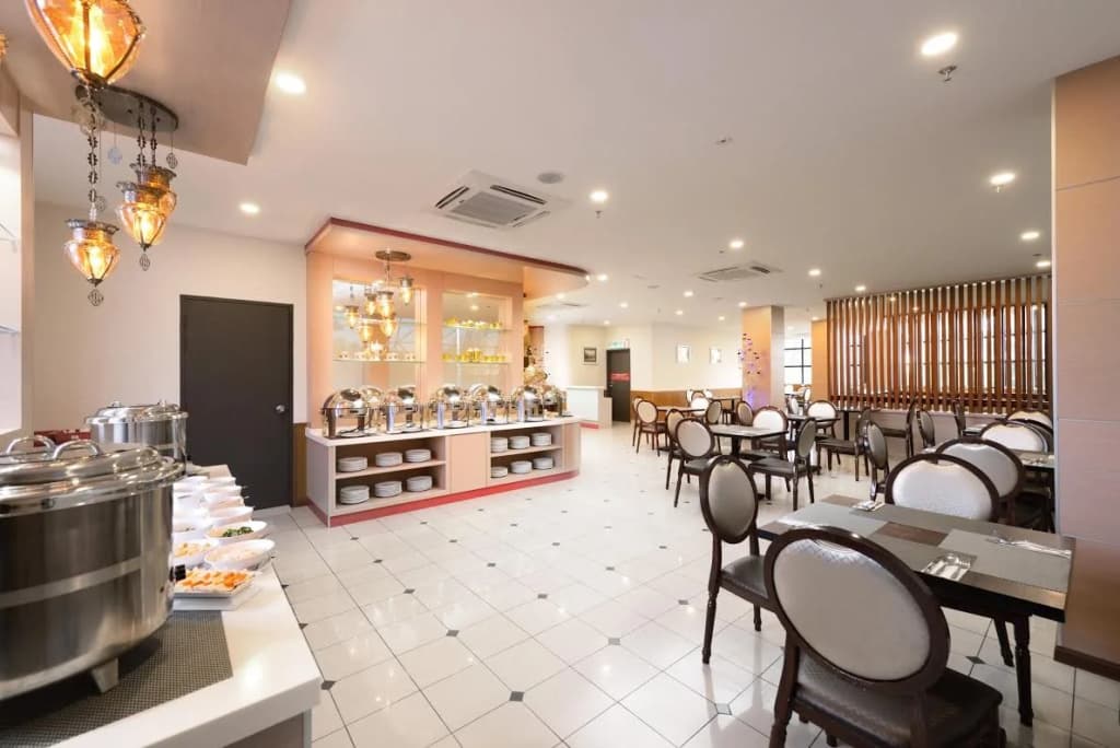 E-Red Hotel Sdn Bhd - photo 10