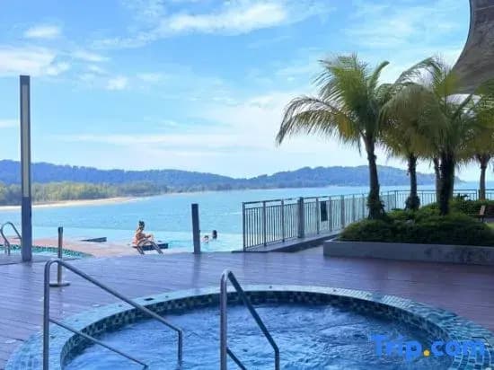 Gotcha Imperium Residence, Spacious Studio Room I Fits Couple, Friends & Family 4-5pax - photo 2