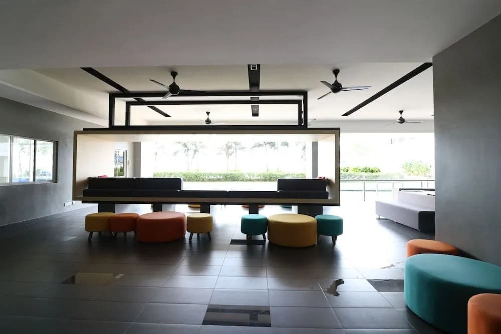 Victoria Home Sentrio Suites - photo 11