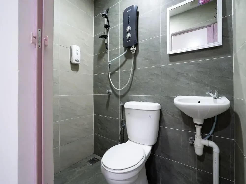 VRM Hotel by OYO Rooms - photo 8