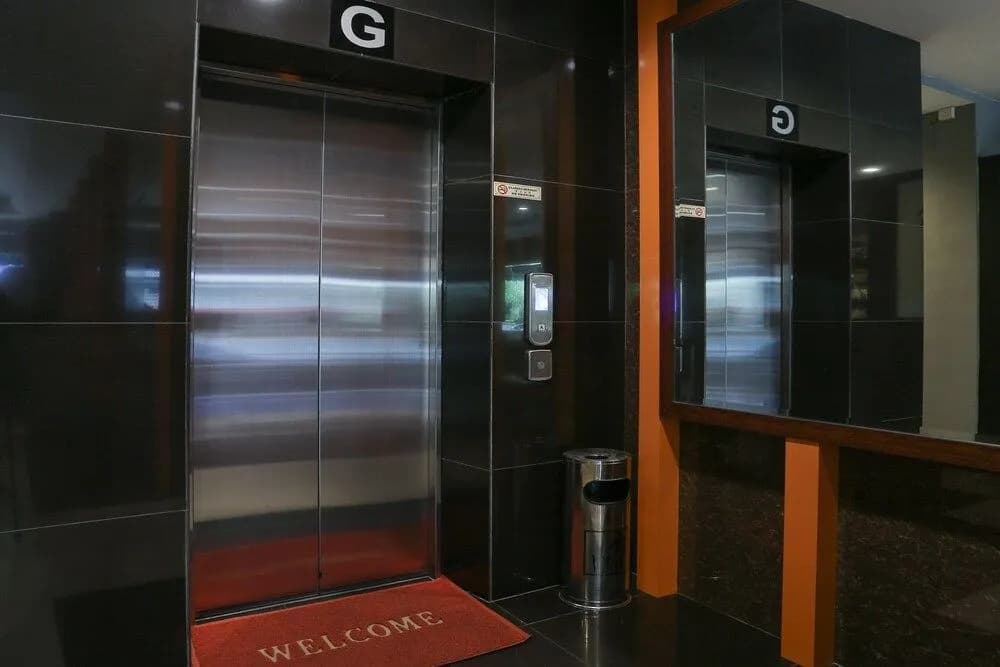 OYO 90157 One World Hotel - photo 8