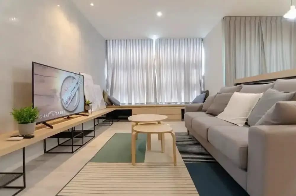 Chic & Cozy 2BR Suasana Suite 6, Free Parking - photo 2