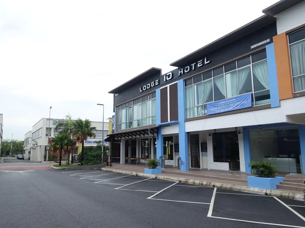 Lodge 10 Hotel - photo 1