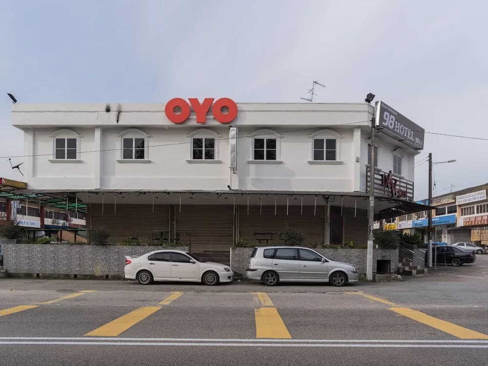 OYO 44026 98 Hotel - photo 1