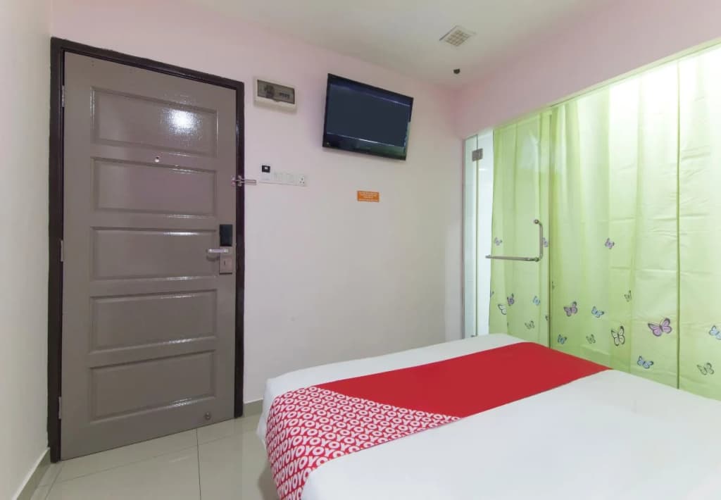OYO 90296 Red Orange Hotel Port Klang - photo 2