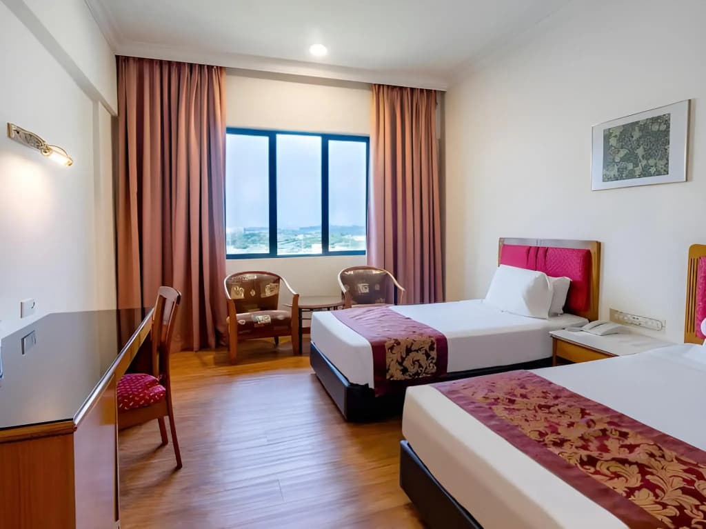 Crystal Crown Hotel Harbour View - photo 7