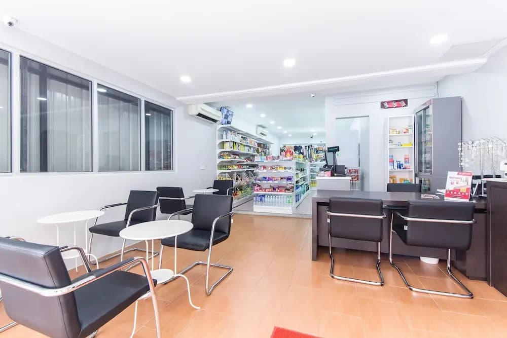 ZEN Rooms Basic Imbi - photo 12