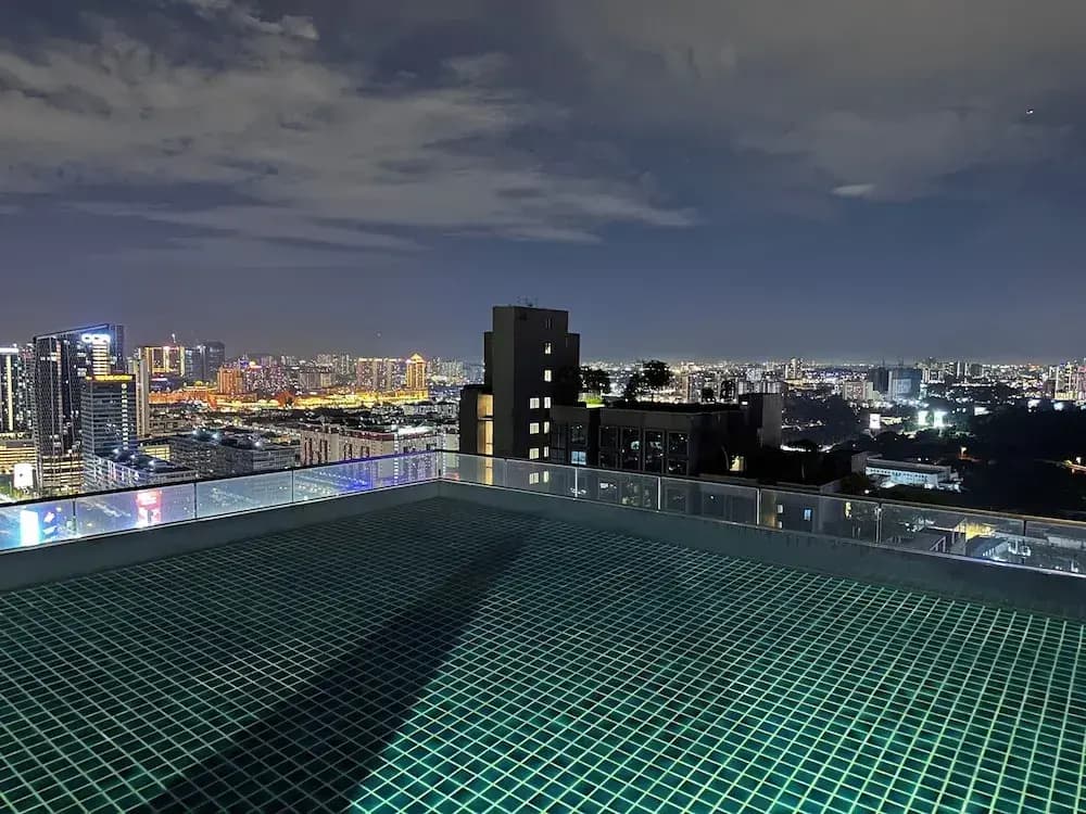 Skyline Luxe 4BR Retreat with En-suites - photo 12