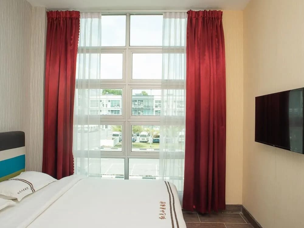 Red's Hotel - photo 5