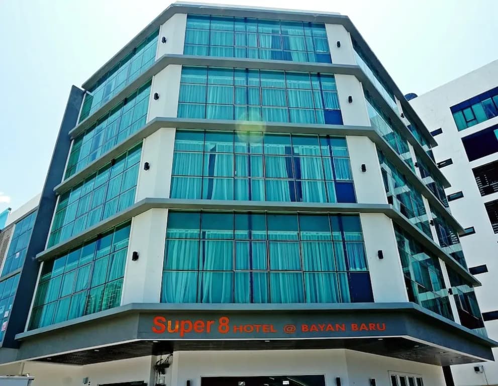 Super 8 bayan baru - photo 1