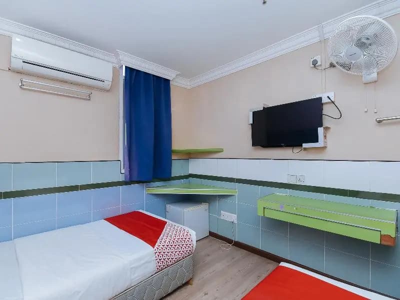 Cosy Inn by OYO Rooms - photo 3