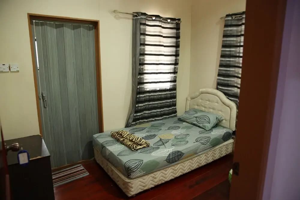 OYO Home  90588 Nadine Guesthouse - photo 9