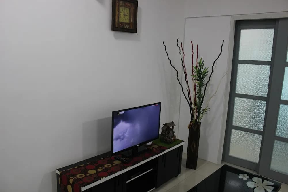 City Living with Panoramic Sea Views at Danga Bay - photo 12