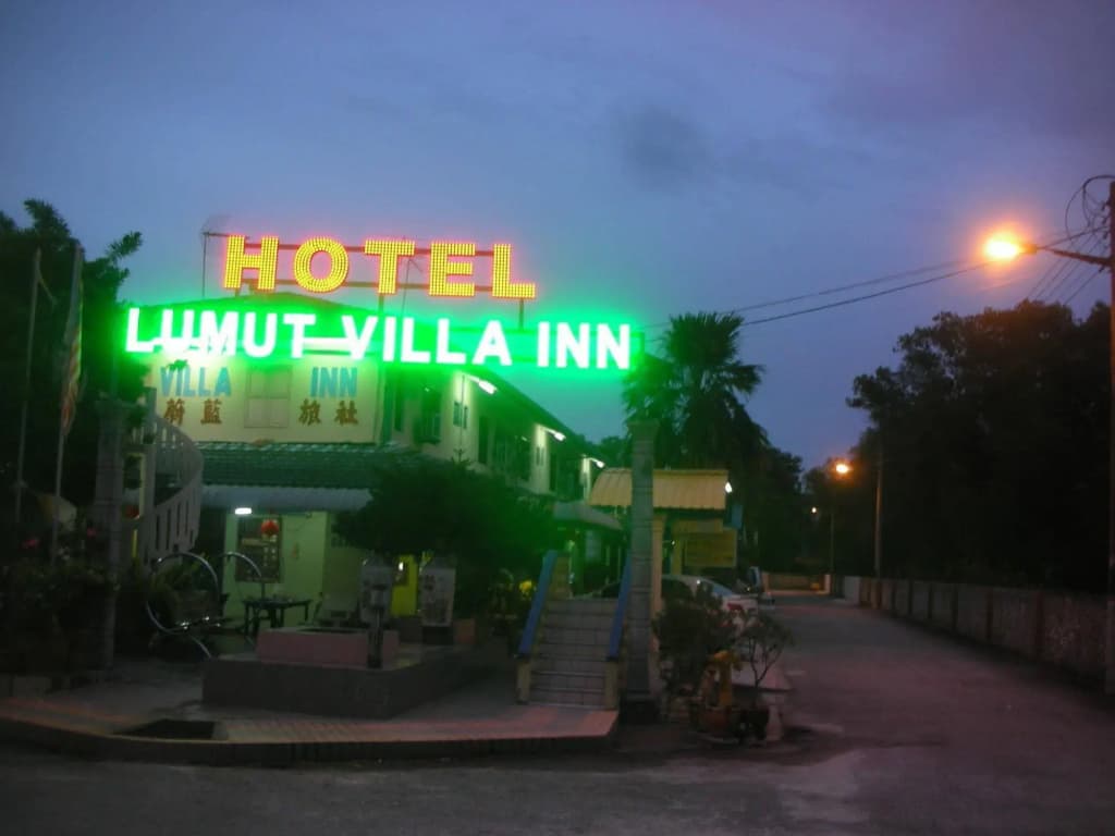 Lumut Villa Inn - photo 1