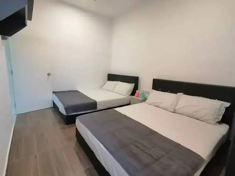 Cameron top31 golden hills night market homestay - photo 5
