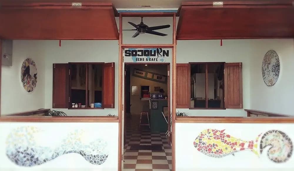 Sojourn Beds & Cafe - Hostel - photo 1
