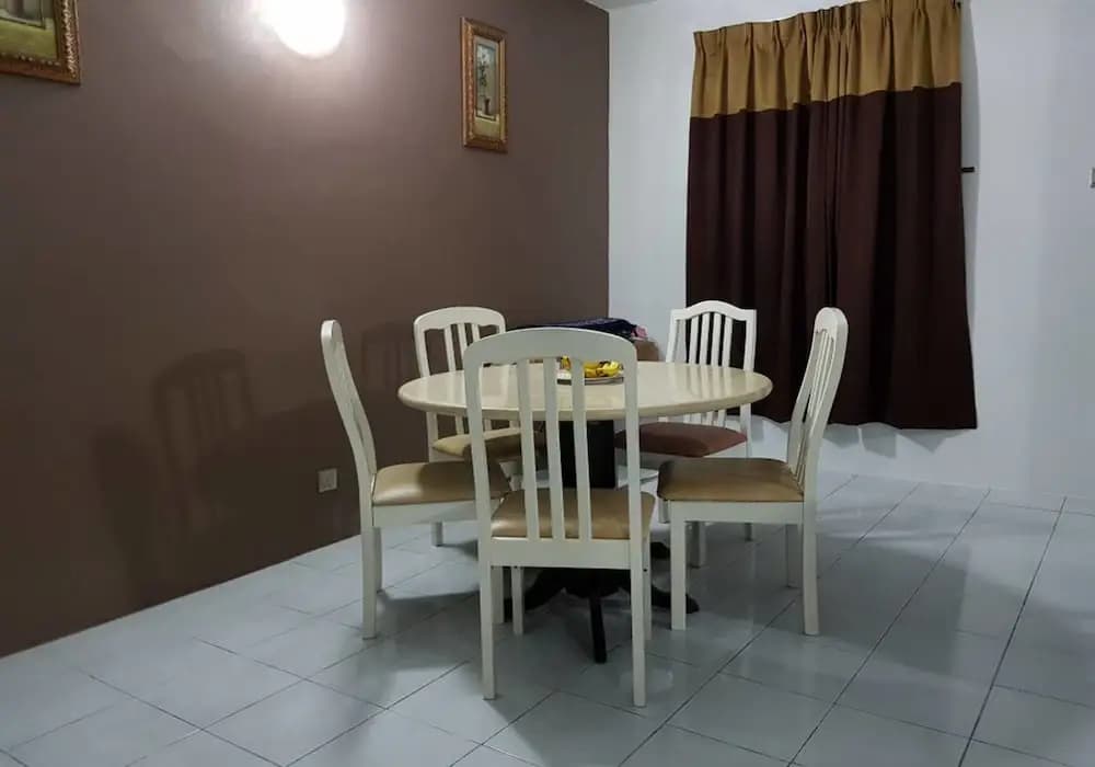 Anjung Apartment 3BR 8 - photo 3